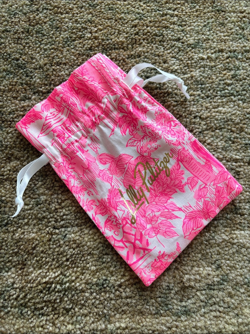NWOT Lilly Pulitzer 65th Anniversary Drawstring Pouch with Gold Logo